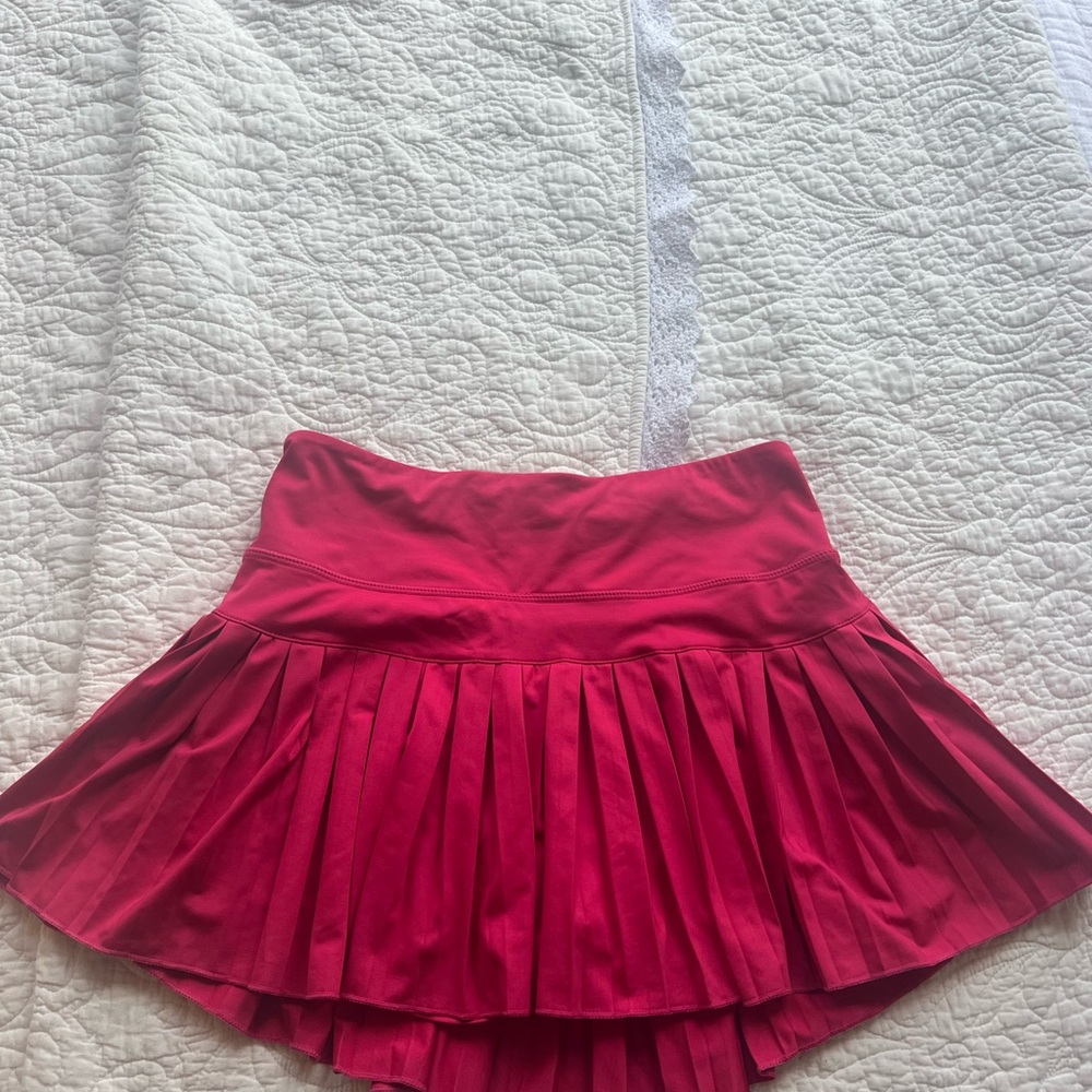 HOT PINK GOLD HINGE TENNIS SKORT